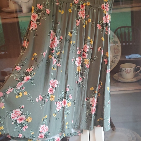 Old Navy Floral Dress medium - Picture 2 of 5